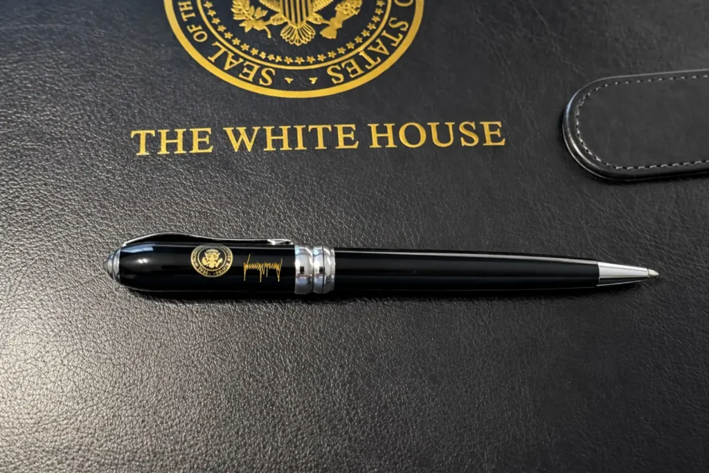 White House Folder and Donald Trump Signature Presidential Pen Set